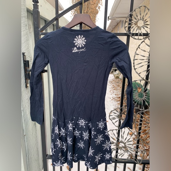 Frozen dress with sequin character faces - Picture 3 of 5